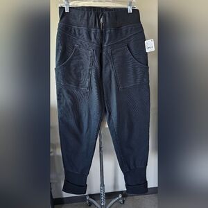 FREE PEOPLE FP Movement On The Road Black Sweatpants Joggers Sz M NWT